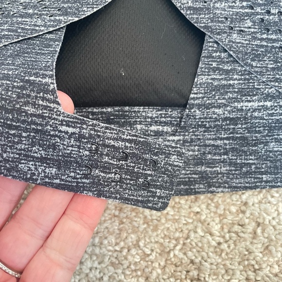 Victoria’s Secret Victoria Sport max support sports bra 34b Heather Grey - Picture 5 of 8